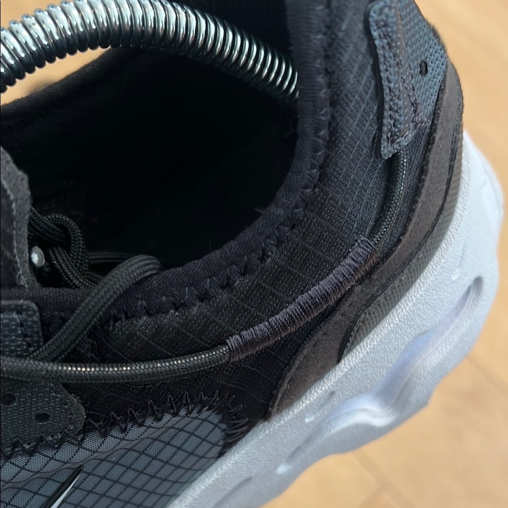NIKE Men's React Live Running Shoe - Picture 10 of 16
